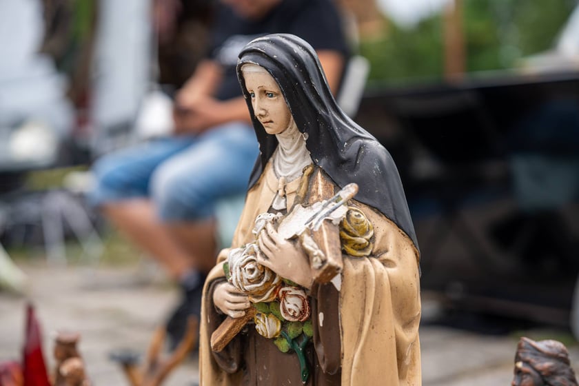 Pchli targ "Na Młynie" pełen jest skarbów. Można je zdobyć - lub tylko pooglądać - w niedziele między godz. 6 a 15