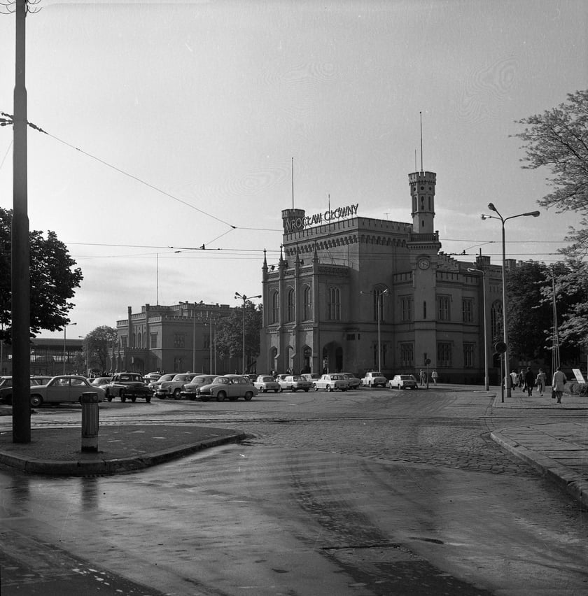 Dworzec Gł&oacute;wny we Wrocławiu&nbsp; w latach 70. XX w.