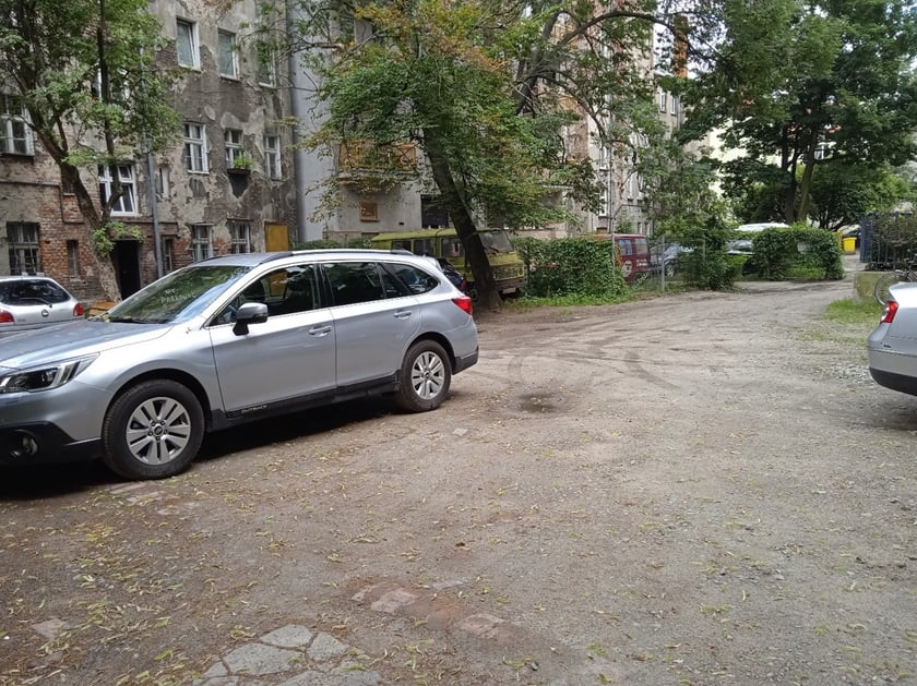w obrębie ulic Wybrzeże Wyspiańskiego &ndash; Wrońskiego &ndash; pl. Grunwaldzki