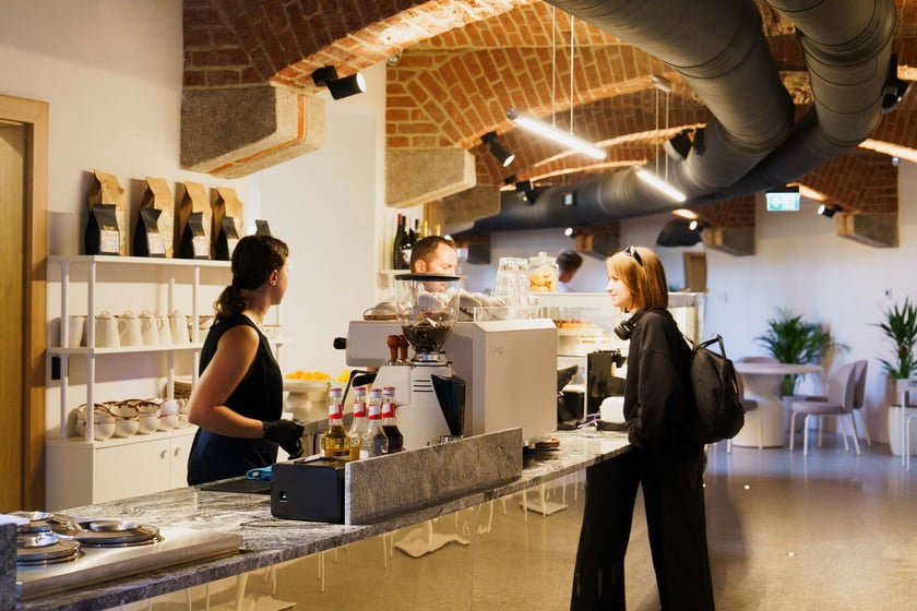 Dolny bar i kawiarnia w Bastionie Sakwowym już otwarte. Tak wyglądają w środku