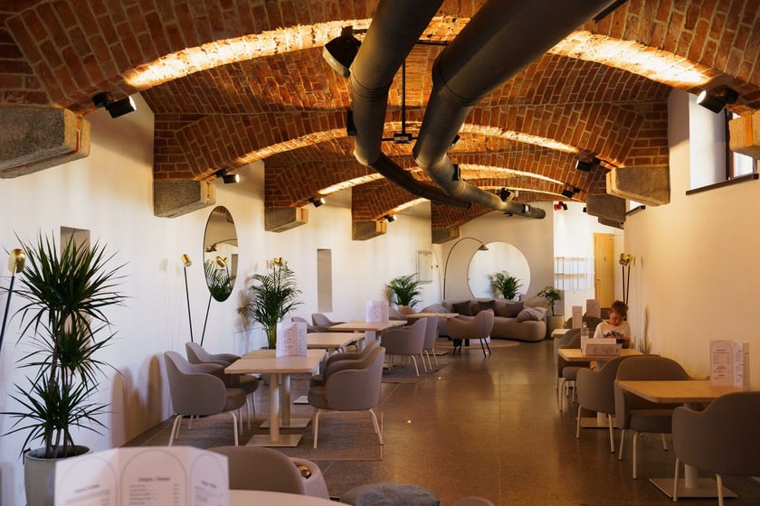 Dolny bar i kawiarnia w Bastionie Sakwowym już otwarte. Tak wyglądają w środku