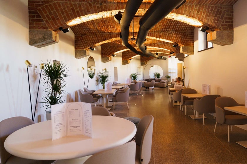 Dolny bar i kawiarnia w Bastionie Sakwowym już otwarte. Tak wyglądają w środku