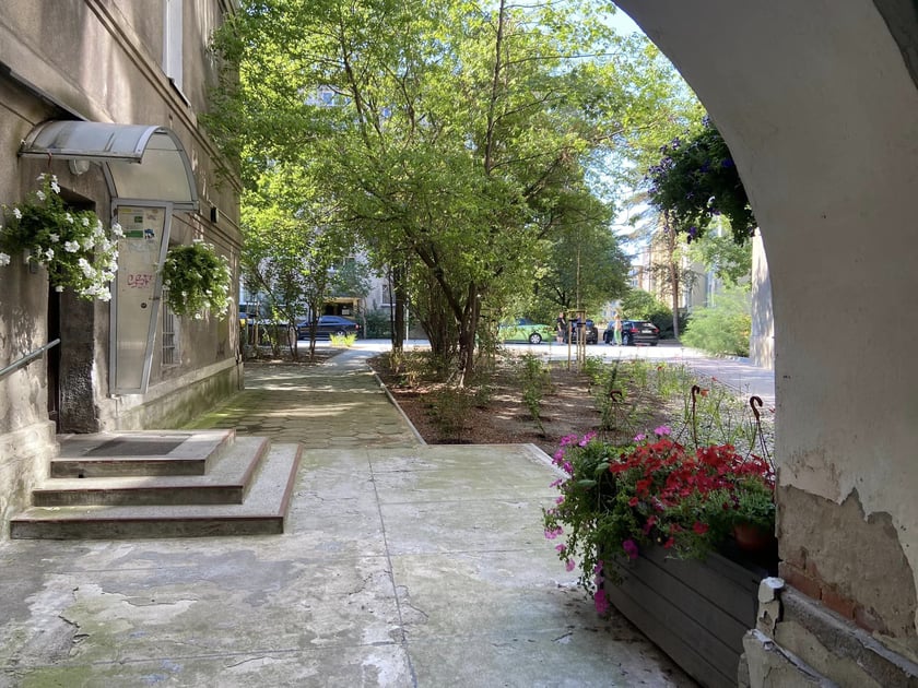 Podw&oacute;rze między ulicami Pocztową, Sztabową i Sudecką