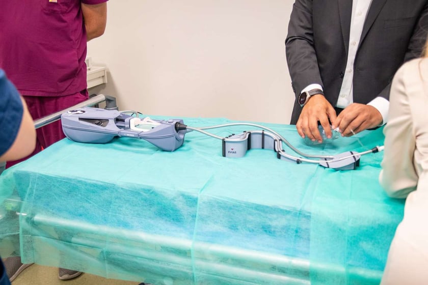 Neurochirurdzy i radiolodzy z Uniwersyteckiego Szpitala Klinicznego we Wrocławiu wykorzystali nowy typ urządzeń do leczenia tętniaków mózgu.