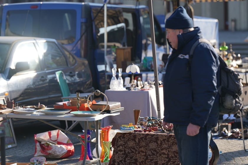 Giełda Staroci pod Halą Stulecia we Wrocławiu