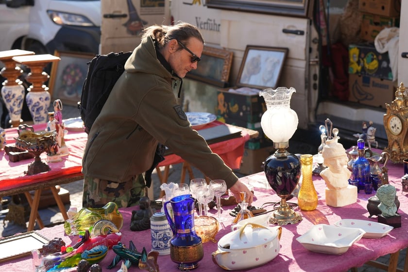 Giełda Staroci pod Halą Stulecia we Wrocławiu