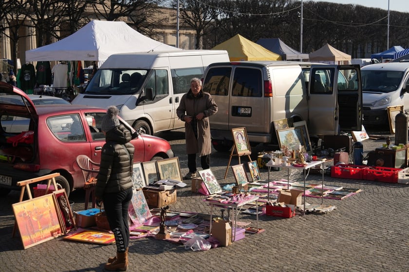 Giełda Staroci pod Halą Stulecia we Wrocławiu