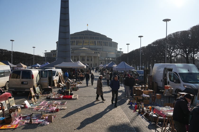 Giełda Staroci pod Halą Stulecia we Wrocławiu