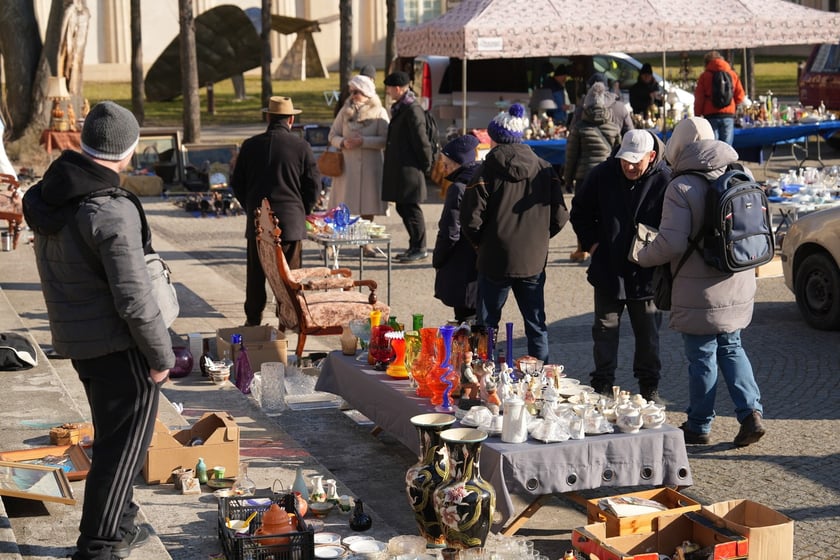 Giełda Staroci pod Halą Stulecia we Wrocławiu