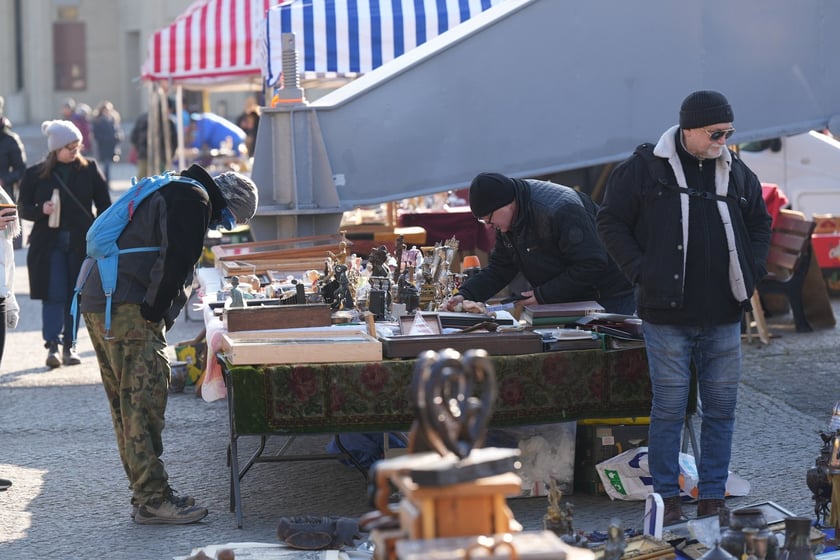 Giełda Staroci pod Halą Stulecia we Wrocławiu