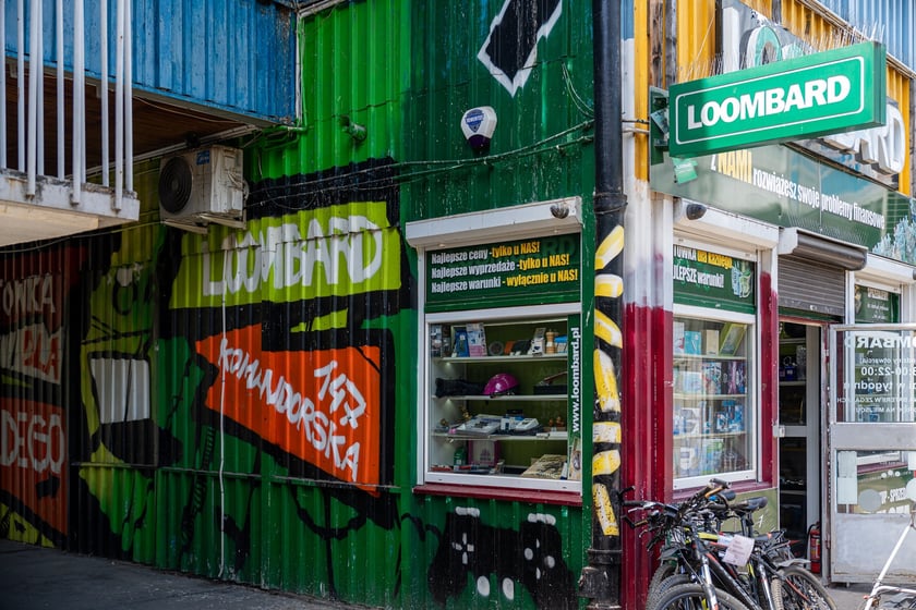 Budynki handlowe ul. Trwała 7, zdjęcia z lipca 2024