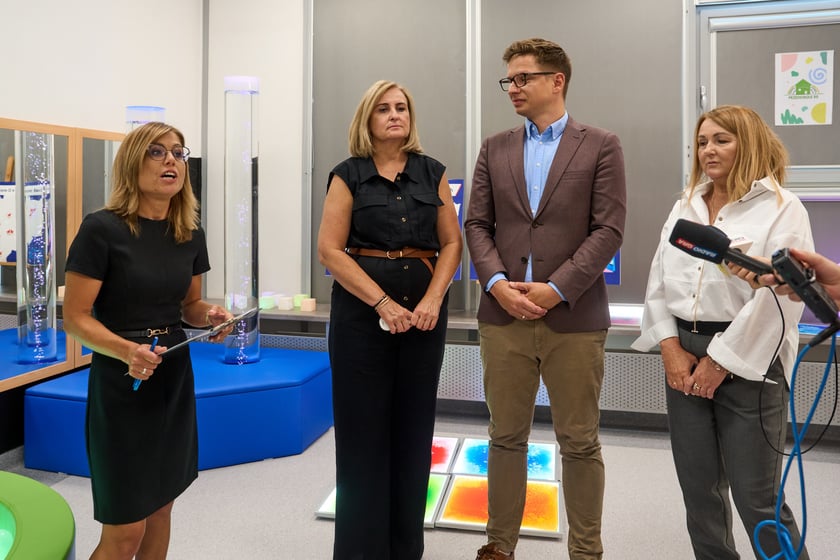 Sala integracji sensorycznej w przedszkolu integracyjnym nr 35 &bdquo;Tęczowy Domek&rdquo; przy ul. gen. K. Pułaskiego prezentowana podczas konferencji zorganizowanej 23 sierpnia z okazji uruchomienia we Wrocławiu 35 nowych sal