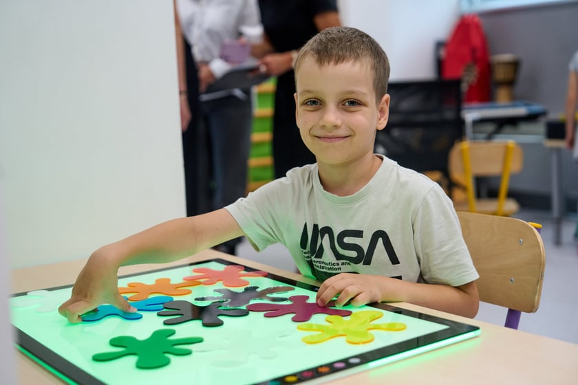 Sala integracji sensorycznej w przedszkolu integracyjnym nr 35 &bdquo;Tęczowy Domek&rdquo; przy ul. gen. K. Pułaskiego prezentowana podczas konferencji zorganizowanej 23 sierpnia z okazji uruchomienia we Wrocławiu 35 nowych sal