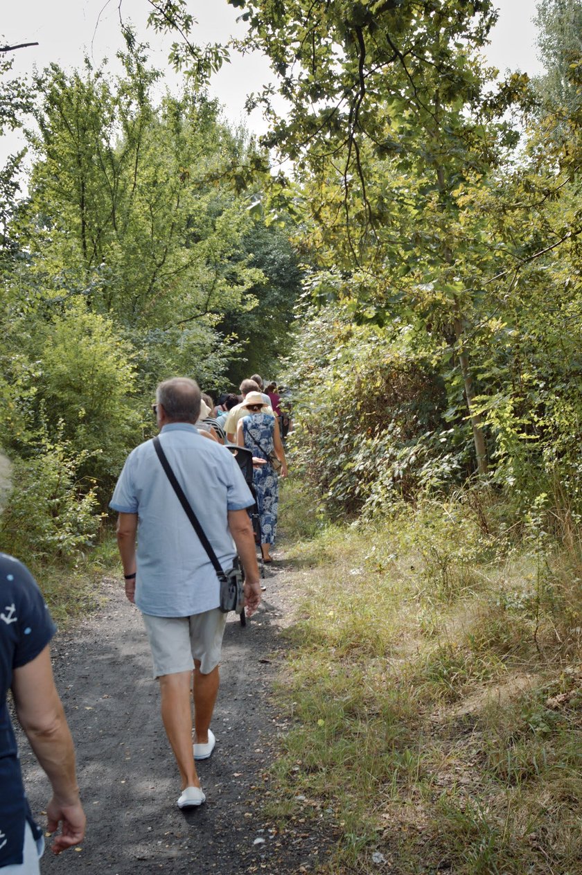 Spacer sąsiedzki po Psim Polu (18.08.2024), oprowadzają Monika Glińska i Zhanna Nogina