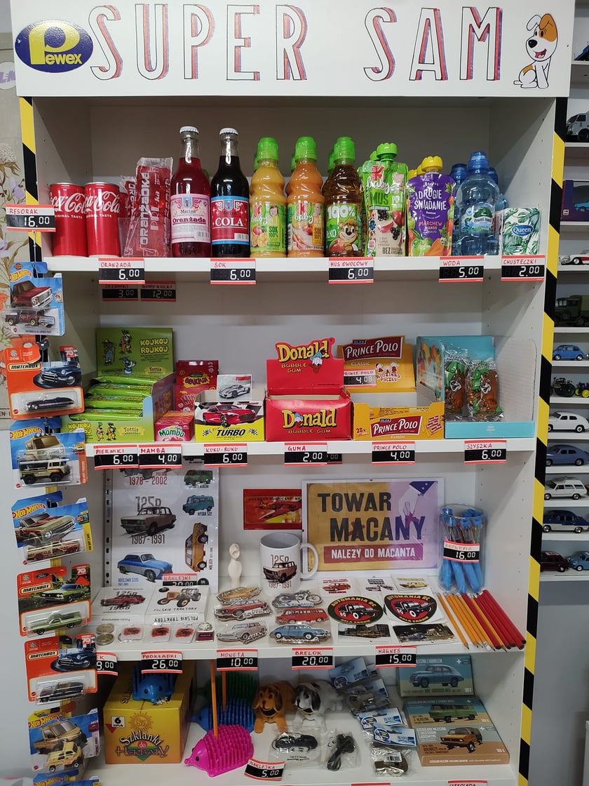 Sklepik w Sali Wspomnień Muzeum PRL-u i lat 90.&nbsp;