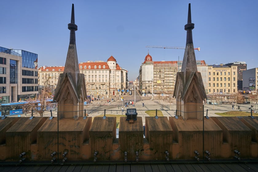 Stacja kolejowa z dworcem Wrocław Główny, marzec 2023