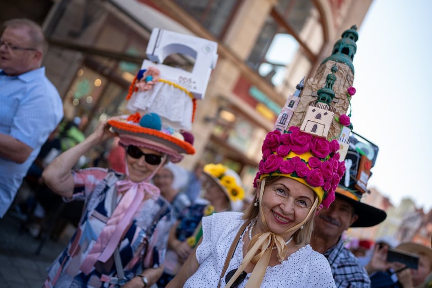 Marsz Kapeluszy i inauguracja Dni Seniora 2024