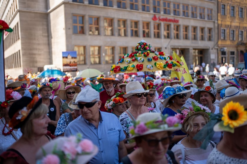 Marsz Kapeluszy i inauguracja Dni Seniora 2024