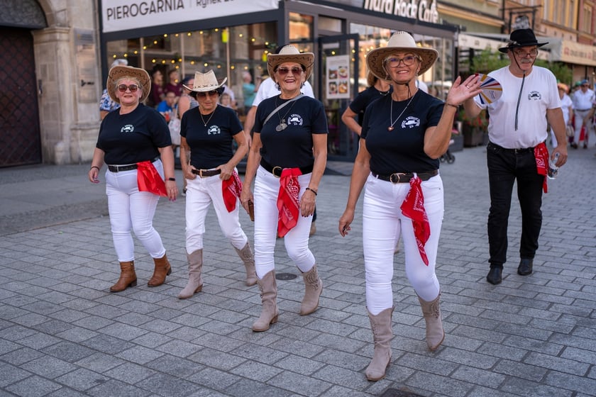 Marsz Kapeluszy i inauguracja Dni Seniora 2024