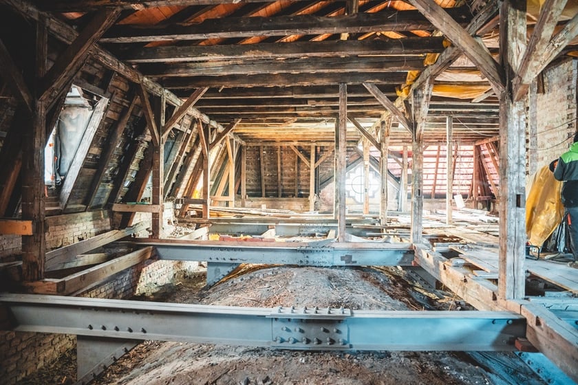 Wyremontowany dach na budynku refektarza