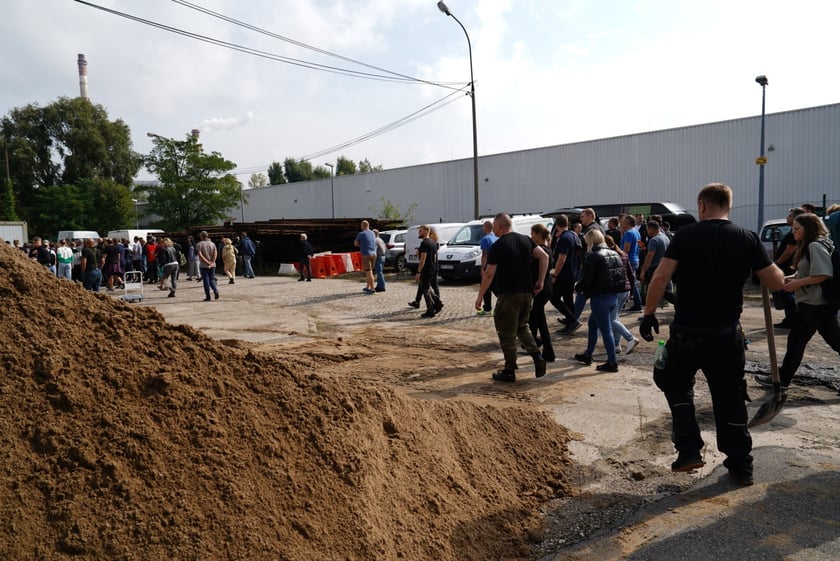 Odbiór piasku spod ZDiUM-u, 16 września 2024