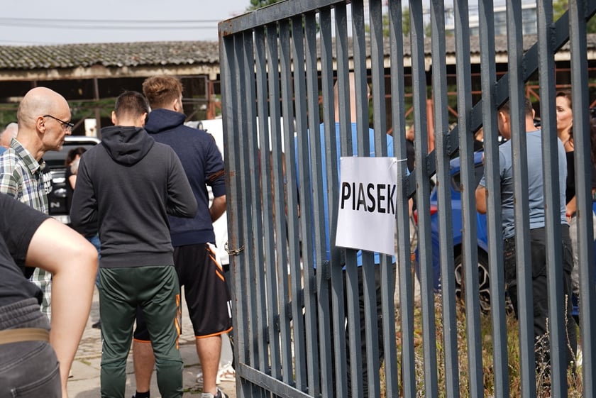 Odbiór piasku spod ZDiUM-u, 16 września 2024