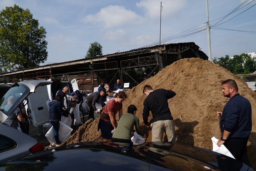 Odbiór piasku spod ZDiUM-u, 16 września 2024