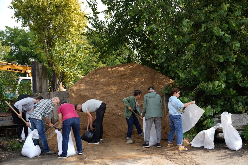 Odbiór piasku spod ZDiUM-u, 16 września 2024
