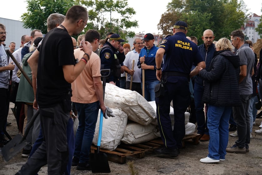 Odbiór piasku spod ZDiUM-u, 16 września 2024