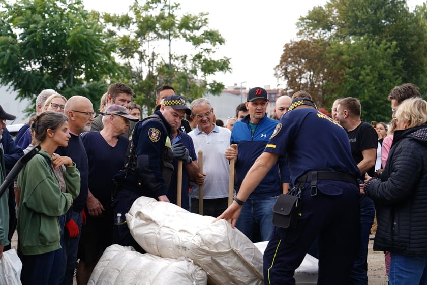 Odbiór piasku spod ZDiUM-u, 16 września 2024