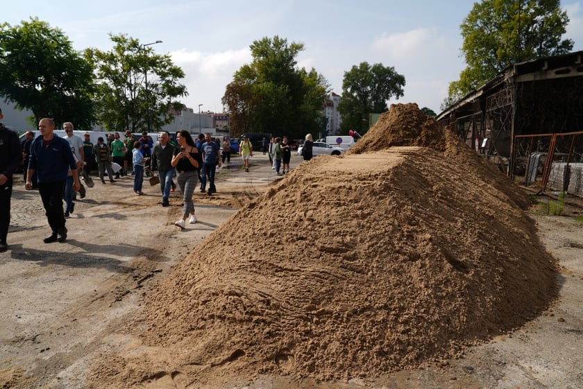 Odbiór piasku spod ZDiUM-u, 16 września 2024