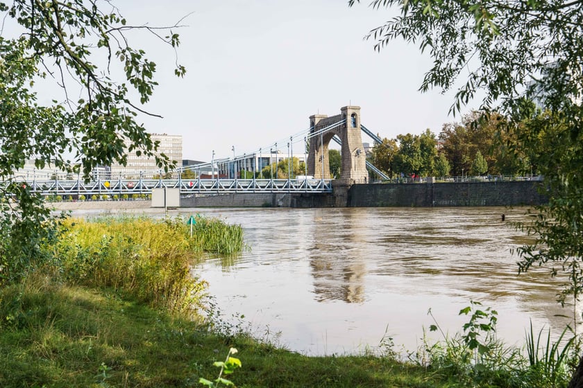 Widok Odry w kieunku mostu Grunwaldzkiego - 16 września 2024