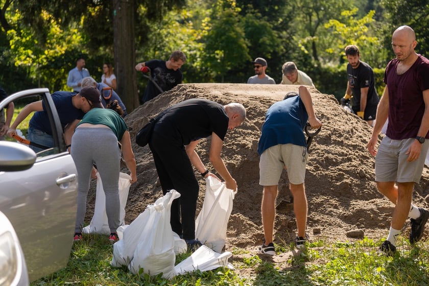 punkt wydawania worków z piaskiem, ulica Osobowicka 132