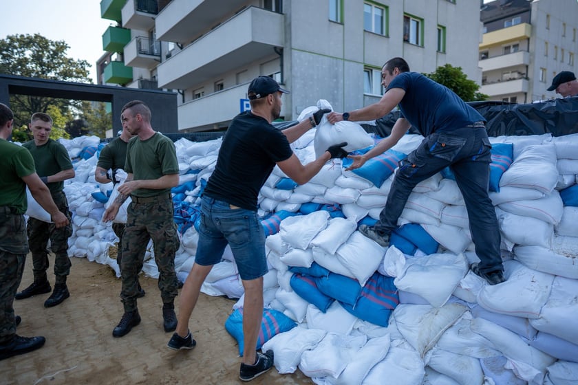 Stawianie umocnień na Stabłowicach (Leśnica), 18 września 2024 roku