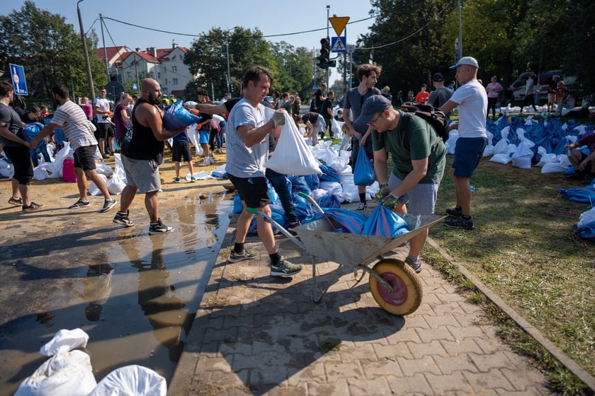 Stawianie umocnień na Stabłowicach (Leśnica), 18 września 2024 roku
