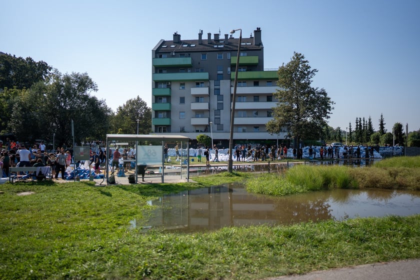 Stawianie umocnień na Stabłowicach (Leśnica), 18 września 2024 roku