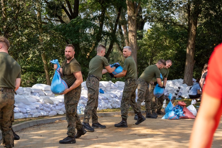 Stawianie umocnień na Stabłowicach (Leśnica), 18 września 2024 roku