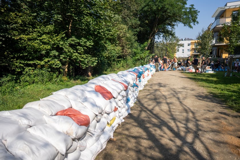 Stawianie umocnień na Stabłowicach (Leśnica), 18 września 2024 roku