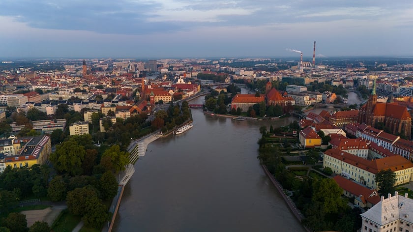 Odra we Wrocławiu, centrum miasta, 19 września rano