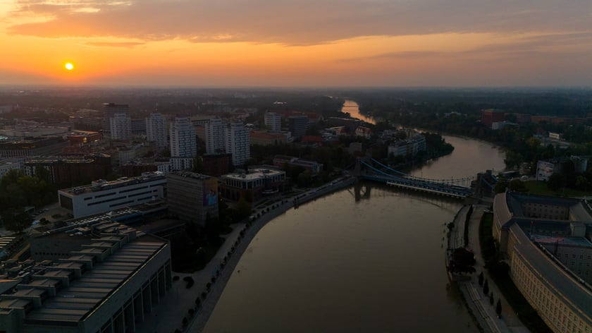 Odra we Wrocławiu, centrum miasta, 19 września rano