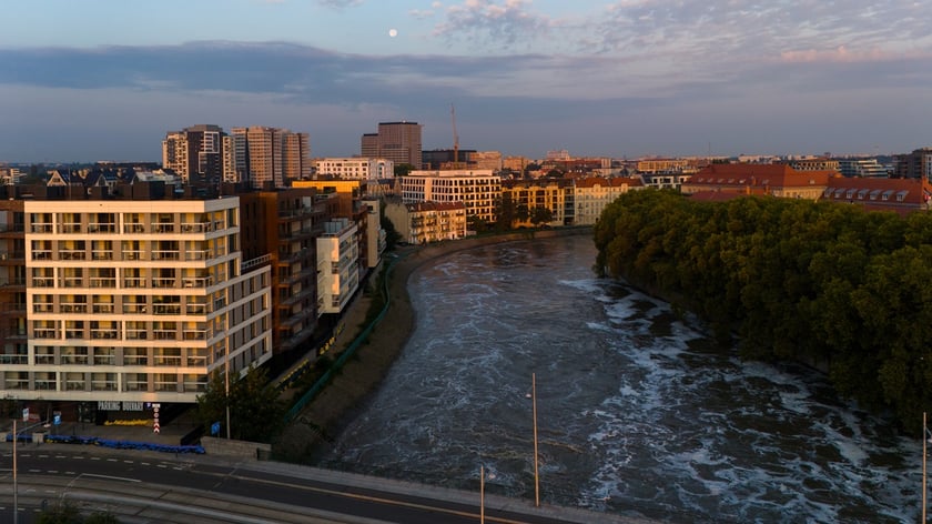 Odra we Wrocławiu, centrum miasta, 19 września rano