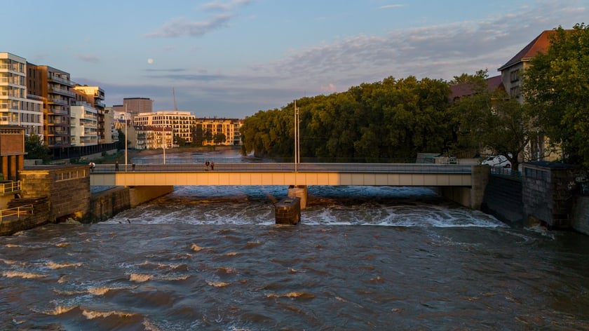 Odra we Wrocławiu, centrum miasta, 19 września rano