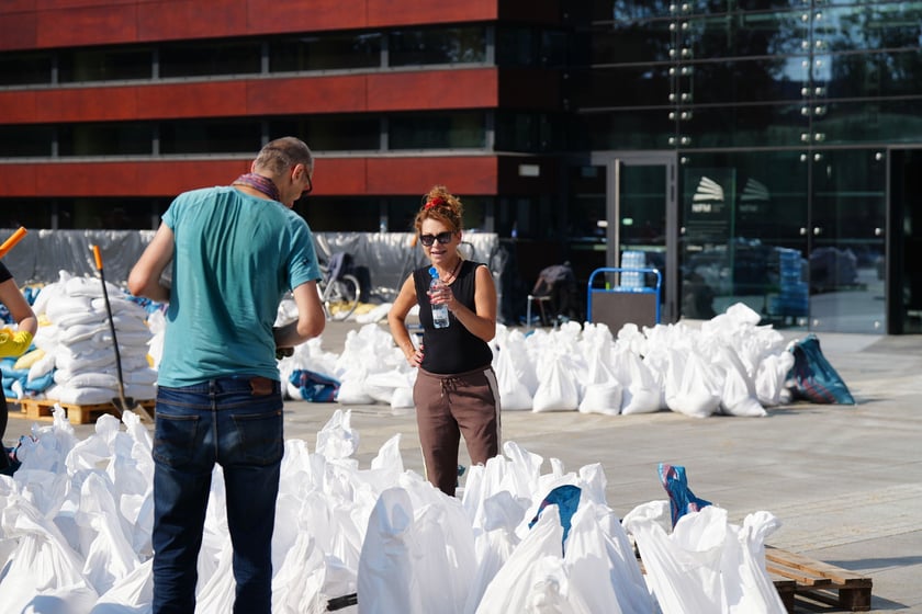 Układanie worków pod NFM-em, 18 września 2024