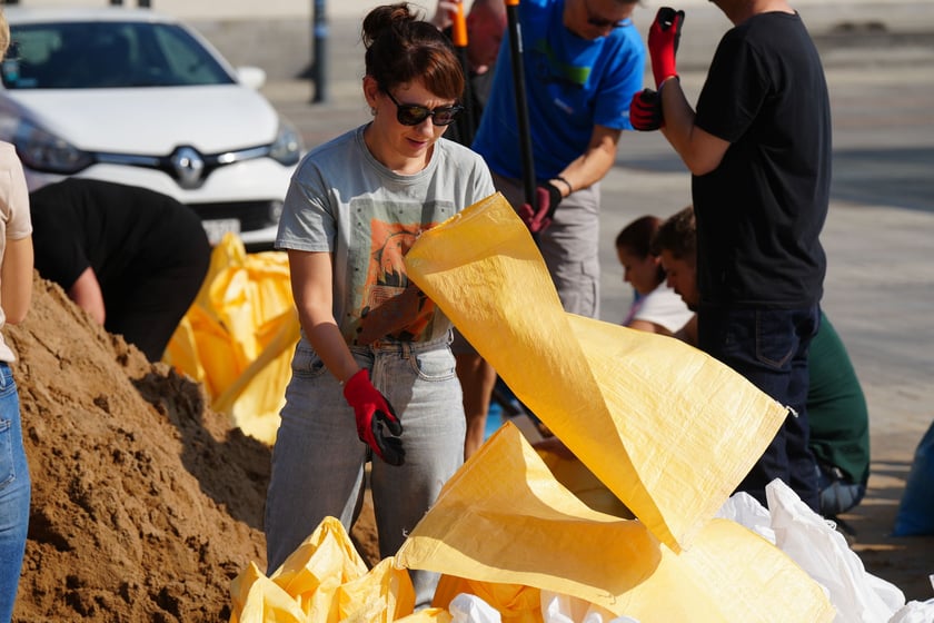 Układanie worków pod NFM-em, 18 września 2024