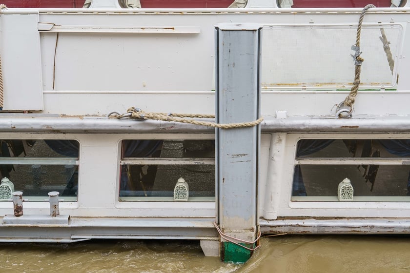 Statki i łodzie wrocławskiej żeglugi wycieczkowej na Odrze w okresie zagrożenia powodzią
