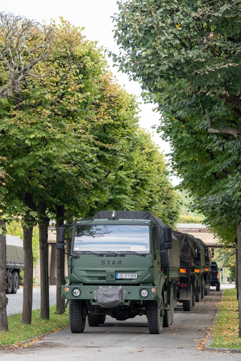 Wojsko pomaga powodzianom z Wrocławia i Dolnego Śląska, żołnierze są zakwaterowani w kompleksie Hali Stulecia