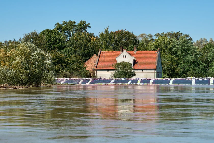 Patrol policyjny na Odrze we Wrocławiu