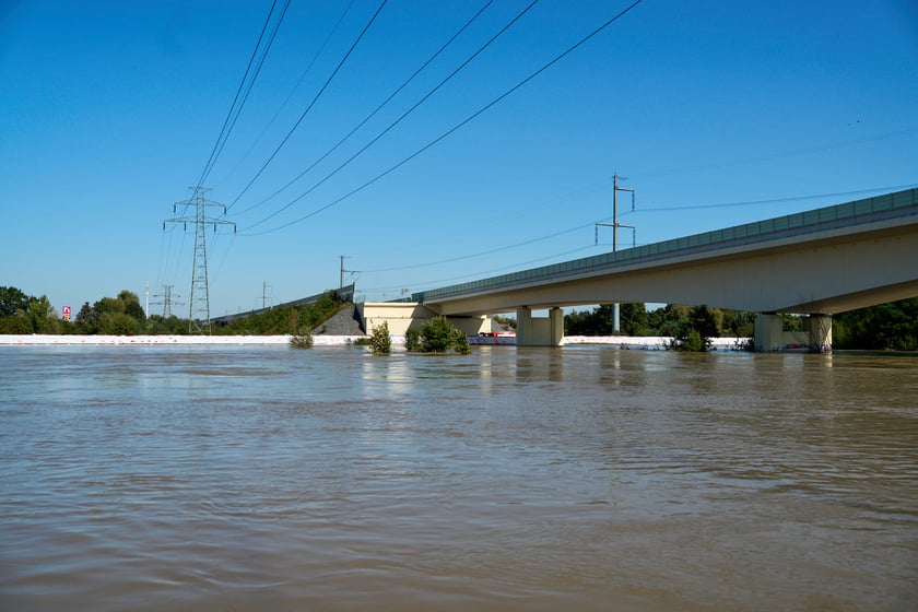Patrol policyjny na Odrze we Wrocławiu