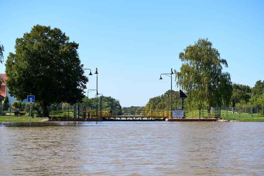 Patrol policyjny na Odrze we Wrocławiu