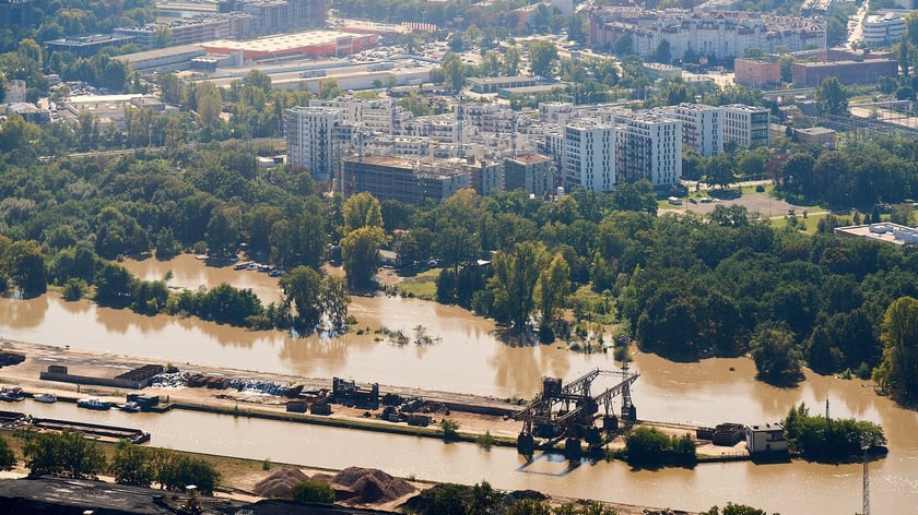Wrocław z lotu ptaka. Zdjęcia lotnicze z powodzi [21 września]